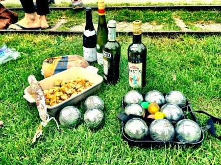 Ricard and poulet to accompany the game